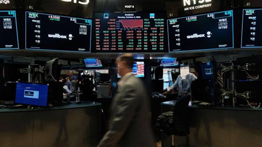 Πολύπλευρες πιέσεις στη Wall Street - Επιστροφή στις απώλειες