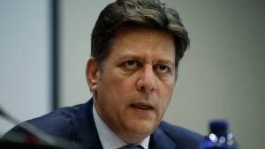 Βαρβιτσιώτης: Δεν μπορεί να γίνει διάλογος υπό την απειλή όπλων