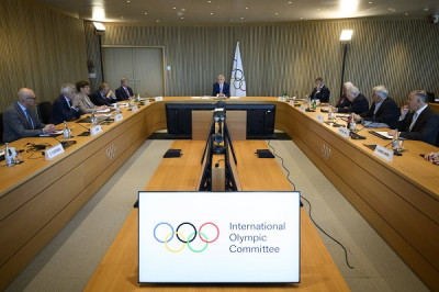 Η ΔΟΕ επαναφέρει στις διεθνείς διοργανώσεις αθλητές από Ρωσία- Λευκορωσία