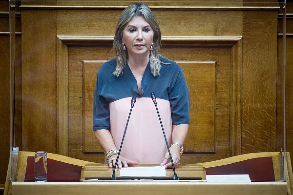Μακρή: 5.500 νέες προσλήψεις σε πρωτοβάθμια και δευτεροβάθμια εκπαίδευση