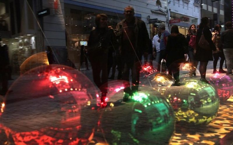 Σε ισχύ από σήμερα το εορταστικό ωράριο