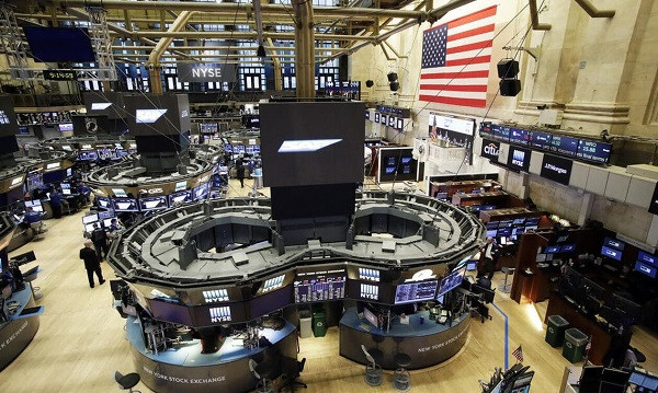 Στοπ στο ράλι της Wall Street- Σε περιδίνηση το πετρέλαιο