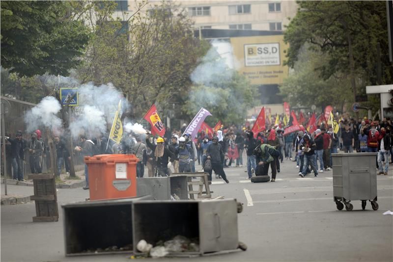 Πρωτομαγιά με οδομαχίες στο Ταξίμ της Κωνσταντινούπολης