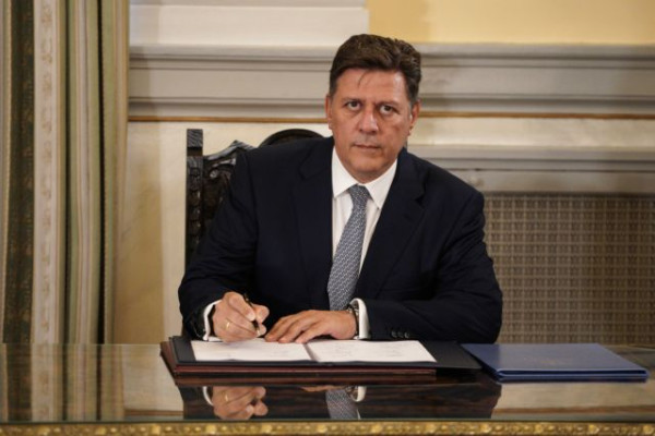 Τι απαντά ο Βαρβιτσιώτης για τα 122 ακίνητα
