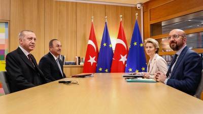 ΕΕ- Τουρκία: «Ξαναζεσταίνουν» τη συμφωνία του 2016 για το προσφυγικό
