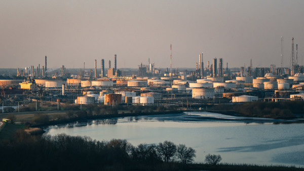 Ανεβαίνει λόγω αποθεμάτων και Κίνας το πετρέλαιο-Ενισχύεται το φυσικό αέριο