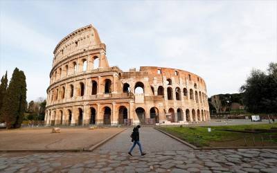 Ρώμη: Ειδικά κέντρα εμβολιασμού για τους νέους, πριν πάνε διακοπές