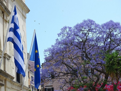 Στο «κυνήγι» της επενδυτικής βαθμίδας η Ελλάδα-Ετυμηγορίες από Moody’s, DBRS