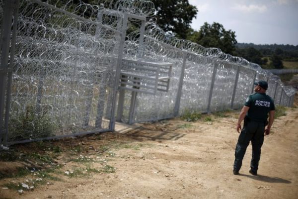 Προσφυγικό: «Απόρθητα τείχη» στήνει στα σύνορα η Βουλγαρία