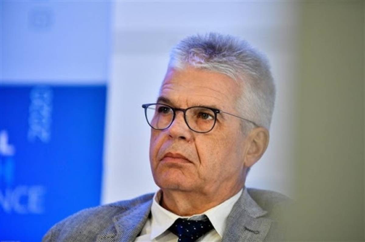 Γώγος: Στο «τραπέζι», αλλά μακριά ακόμη το lockdown