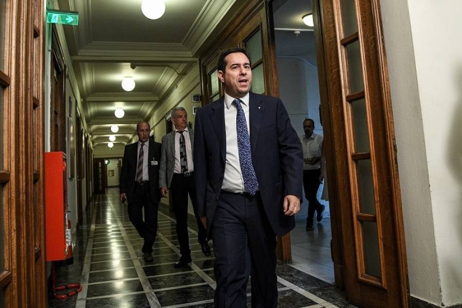 Τρέχοντας έφυγε ο Μηταράκης από το Μαξίμου- αλλά όχι για το μεταναστευτικό…