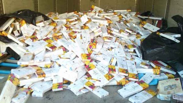 Κατασχέθηκαν 1.147.000 λαθραία πακέτα τσιγάρων στον Πειραιά