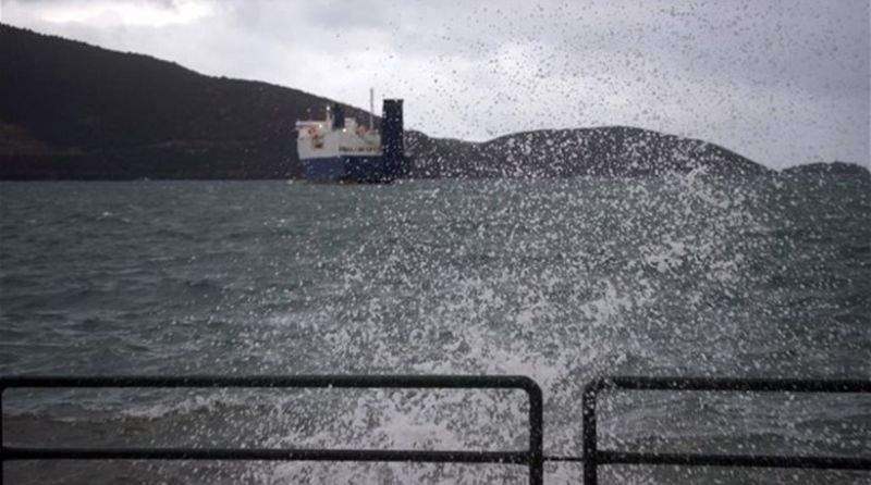 Οι θυελλώδεις άνεμοι βάζουν φρένο στις ακτοπλοϊκές συγκοινωνίες