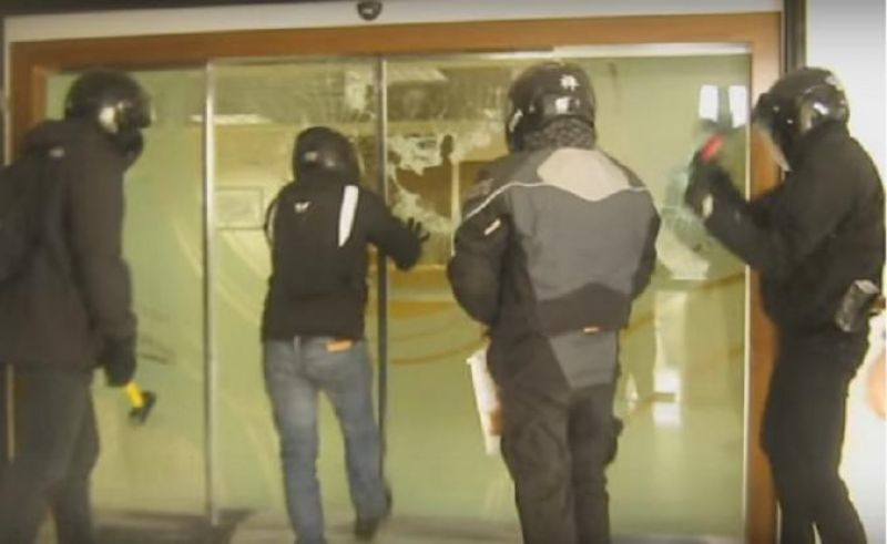 Εισβολή του Ρουβίκωνα στο γκισέ ισραηλινών αερογραμμών στο Ελ. Βενιζέλος