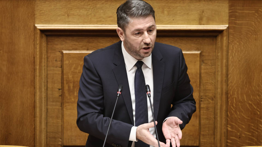 Δευτερολογία Ανδρουλάκη: Ο πρωθυπουργός μιλάει σαν θαμώνας καφενείου – Κι ο Όρμπαν θα ντρεπόταν