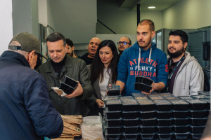 Δήμος Αθηναίων: 450 γεύματα σε ωφελούμενους του Πολυδύναμου Κέντρου Αστέγων
