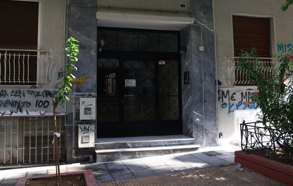Σοκ στην Κυψέλη: Πάνω από 10 μαχαιριές βρήκε ο ιατροδικαστής στο βρέφος