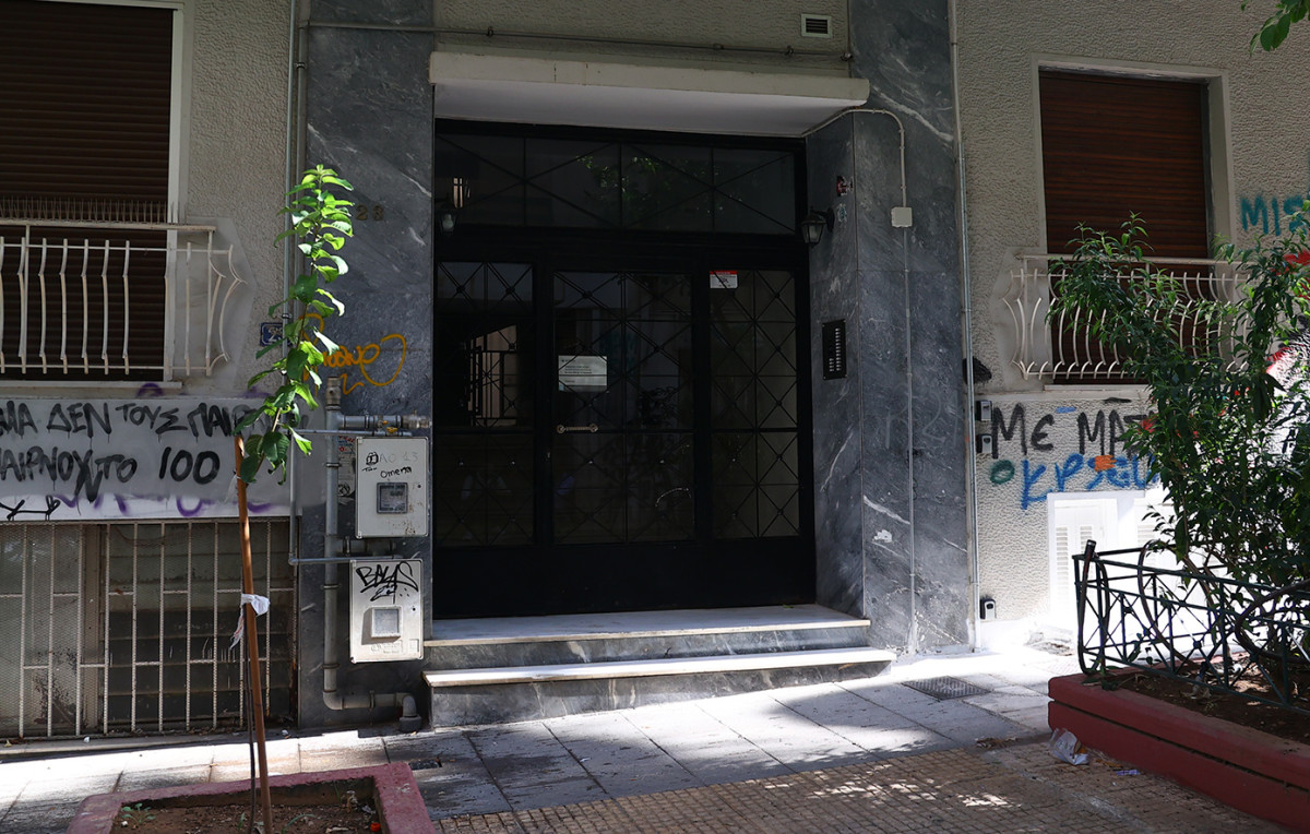 Σοκ στην Κυψέλη: Πάνω από 10 μαχαιριές βρήκε ο ιατροδικαστής στο βρέφος