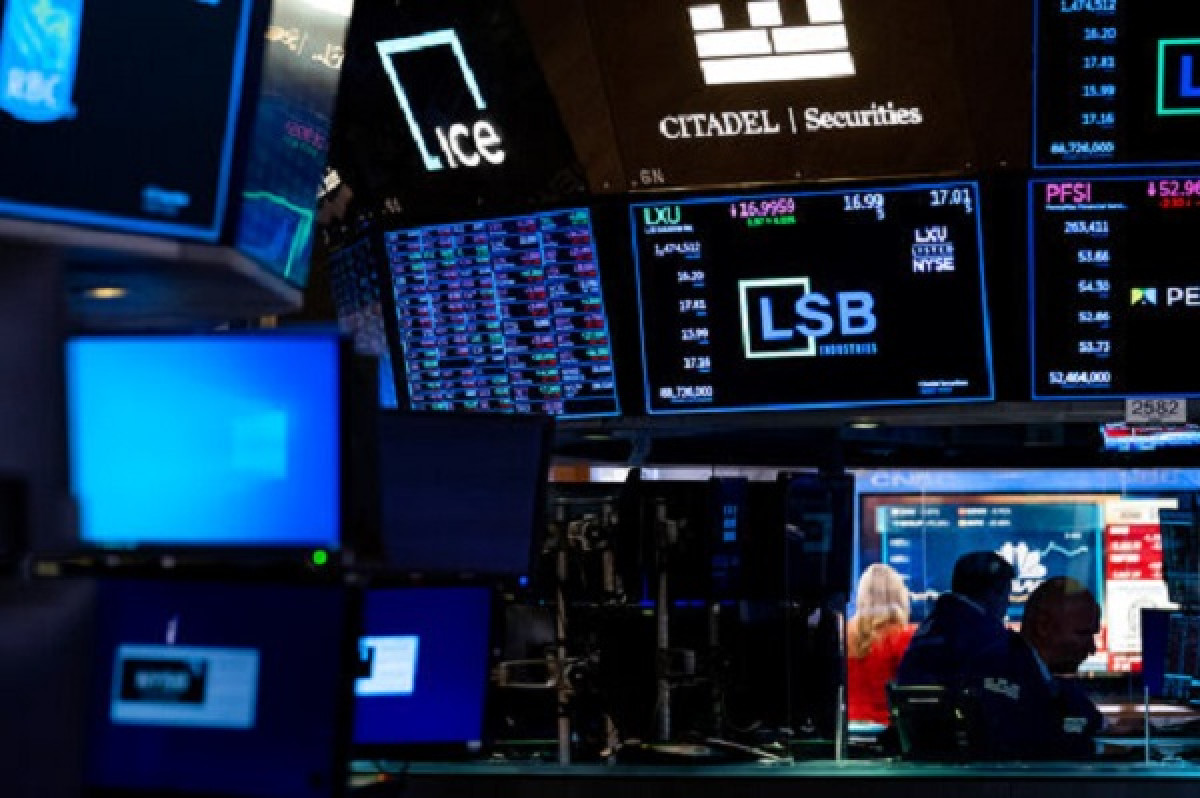 Σημάδια σταθεροποίησης στη Wall Street μετά το sell off