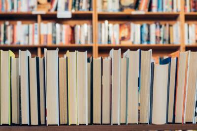 ΟΑΕΔ: Αναρτήθηκαν οι πίνακες δικαιούχων για επιταγές αγοράς βιβλίων