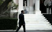 Σε συμπληγάδες προαπαιτουμένων και προσφυγικού η κυβέρνηση