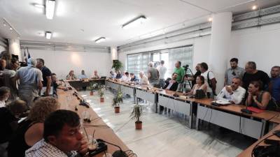 LIVE το δημοτικό Συμβούλιο Μαραθώνα: Ζητούν καρατόμηση Ψινάκη