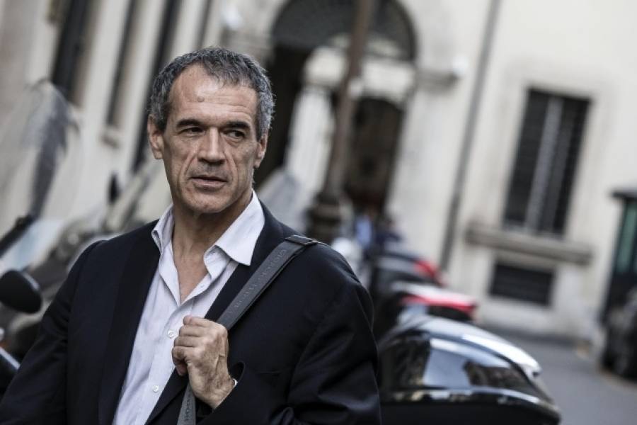 Κάρλο Κοταρέλι: Το προφίλ του νέου Πρωθυπουργού της Ιταλίας