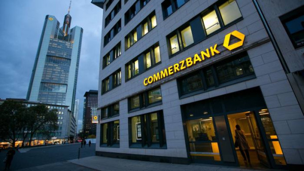 Commerzbank: Σε υψηλό 10ετίας τα κέρδη για το 2022