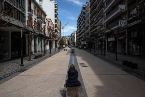 Συνεδριάζει η επιτροπή λοιμωξιολόγων - Προς σκληρό lockdown τέσσερις περιοχές