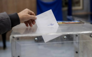 Δημοσκόπηση Opinion Poll: «Χλιαρή» υποδοχή των μέτρων της ΔΕΘ - Οι γνώμες για ΠΑΣΟΚ και Τσίπρα