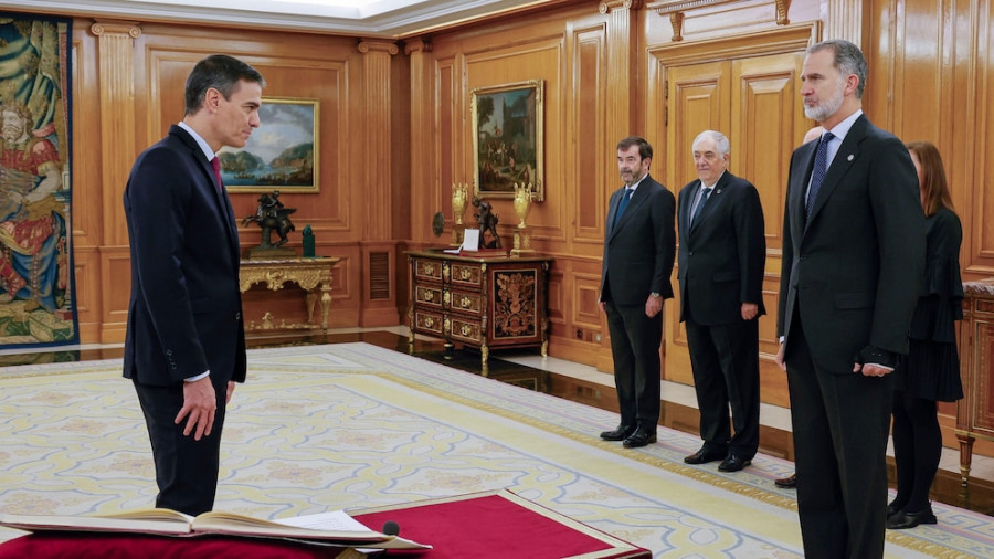Ισπανία: Ορκίστηκε πρωθυπουργός, εν μέσω αντιδράσεων, ο Σάντσεθ