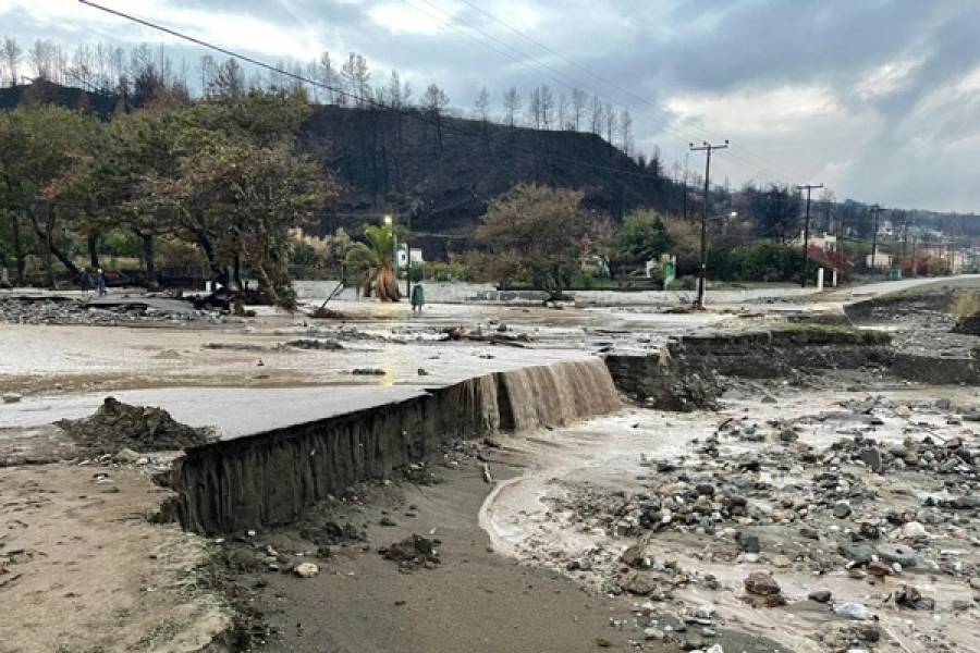 Η κακοκαιρία «Αθηνά» σάρωσε τη Βόρεια Εύβοια-Απεγκλωβίστηκαν τουλάχιστον 100 άνθρωποι