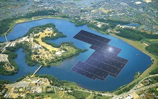 Αυτός είναι ο μεγαλύτερος πλωτός σταθμός παραγωγής ηλιακής ενέργειας στον κόσμο