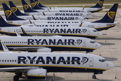 Ryanair: 350 ακυρώσεις πτήσεων από το χάος στα βρετανικά αεροδρόμια