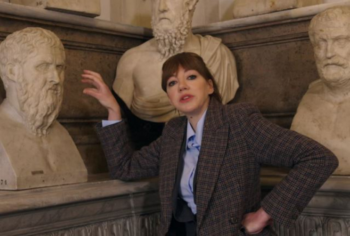 Η Diane Morgan ήρθε στη Στέγη χωρίς τη Philomena Cunk (αλλά όχι ακριβώς)