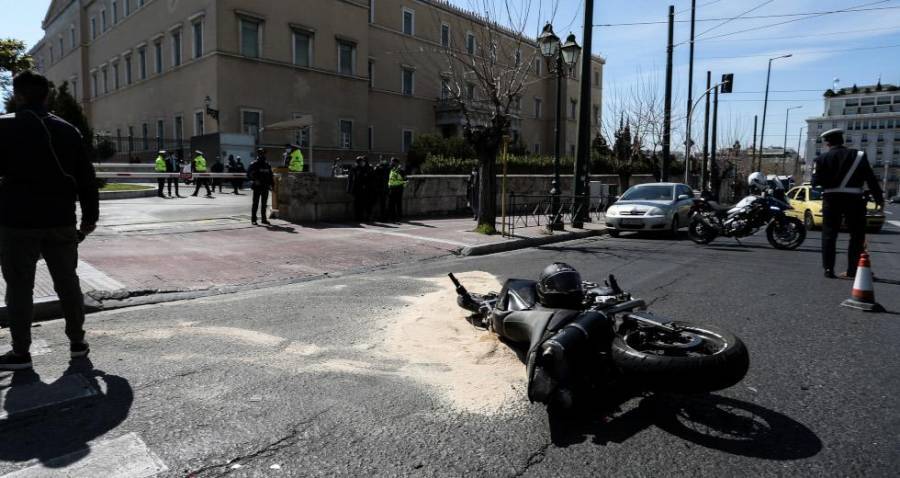 Κατέθεσε ο διανομέας για το τροχαίο έξω από τη Βουλή