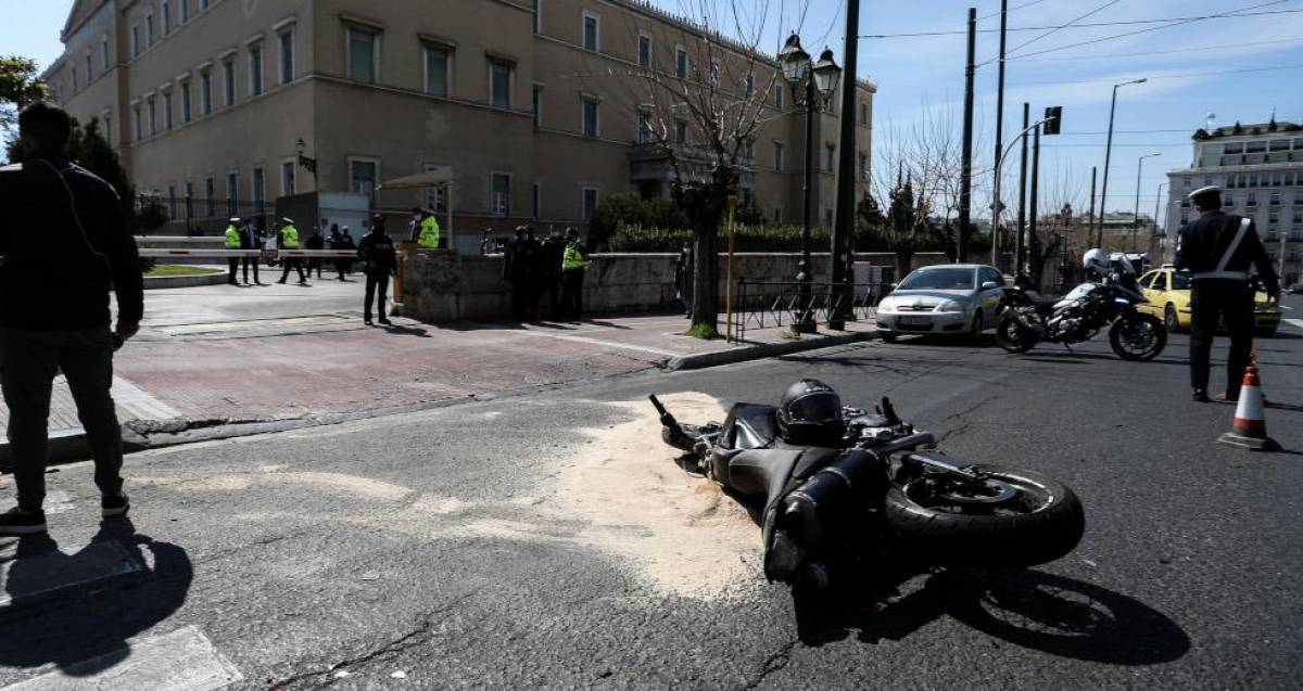 Κατέθεσε ο διανομέας για το τροχαίο έξω από τη Βουλή