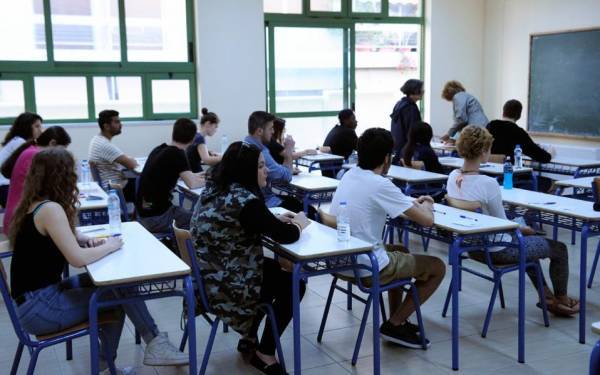 Με Ιστορία-Φυσική-Ανάπτυξη Εφαρμογών συνεχίζονται οι πανελλαδικές εξετάσεις των ΓΕΛ
