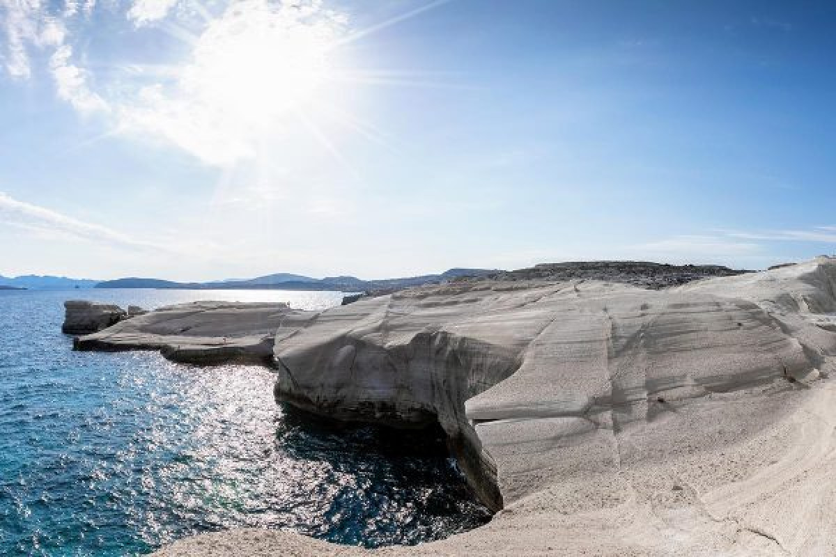 Μήλος: Σκάφος μπλέχτηκε σε δίχτυα ψαράδων- Τραυματίστηκαν 4 τουρίστριες