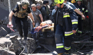 Ουκρανία: Έντεκα νεκροί και δεκάδες τραυματίες από ρωσική πυραυλική επίθεση στο Ντνίπρο