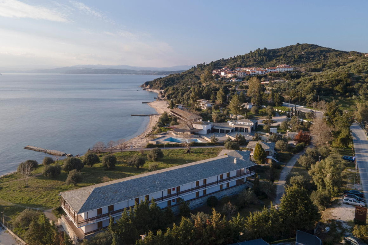 ΕΤΑΔ: Υπεγράφη η μίσθωση του ιστορικού «Ξενία Ουρανούπολης» με την Domes Resorts