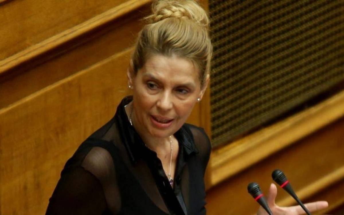 Παπακώστα: Ο πρωθυπουργός έχει μπει στα παπούτσια του μεσαίου χώρου
