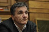 Ο Τσακαλώτος αναλύει τη διαπραγμάτευση και επιτίθεται στον Μητσοτάκη