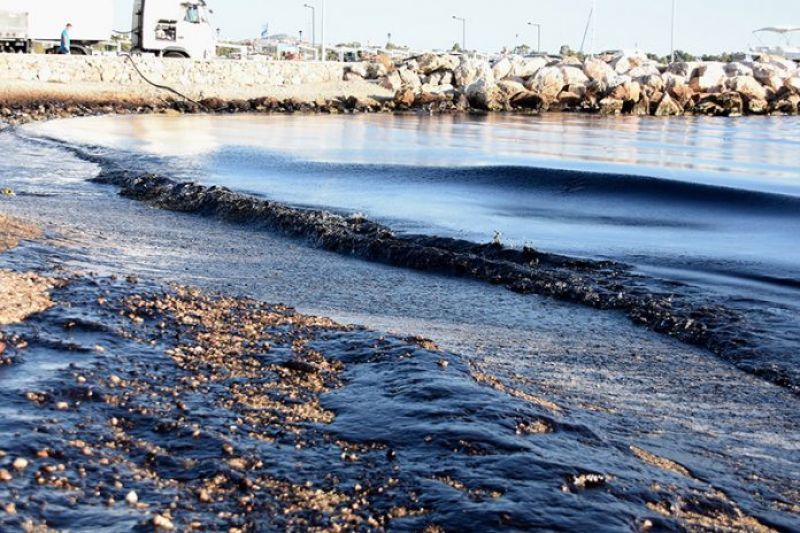 Σε αγωγές για την οικολογική καταστροφή προχώρησε ο Δήμαρχος Πειραιά