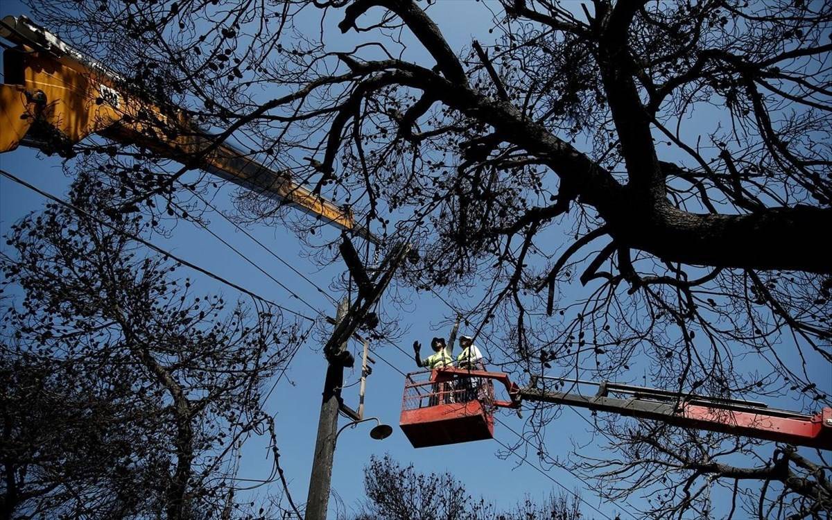 ΔΕΔΔΗΕ: Πώς προχωρούν οι εργασίες αποκατάστασης ηλεκτροδότησης στις πληγείσες περιοχές