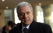 Δ. Αβραμόπουλος: Προτεραιότητα η μετεγκατάσταση των παιδιών