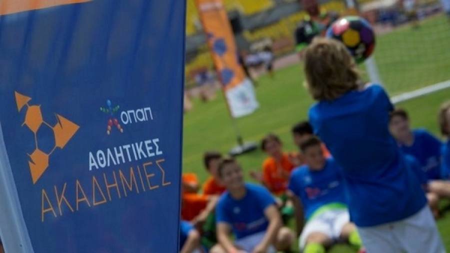 Ατματσίδης και Καλαϊτζής δίπλα στα παιδιά των Αθλητικών Ακαδημιών ΟΠΑΠ