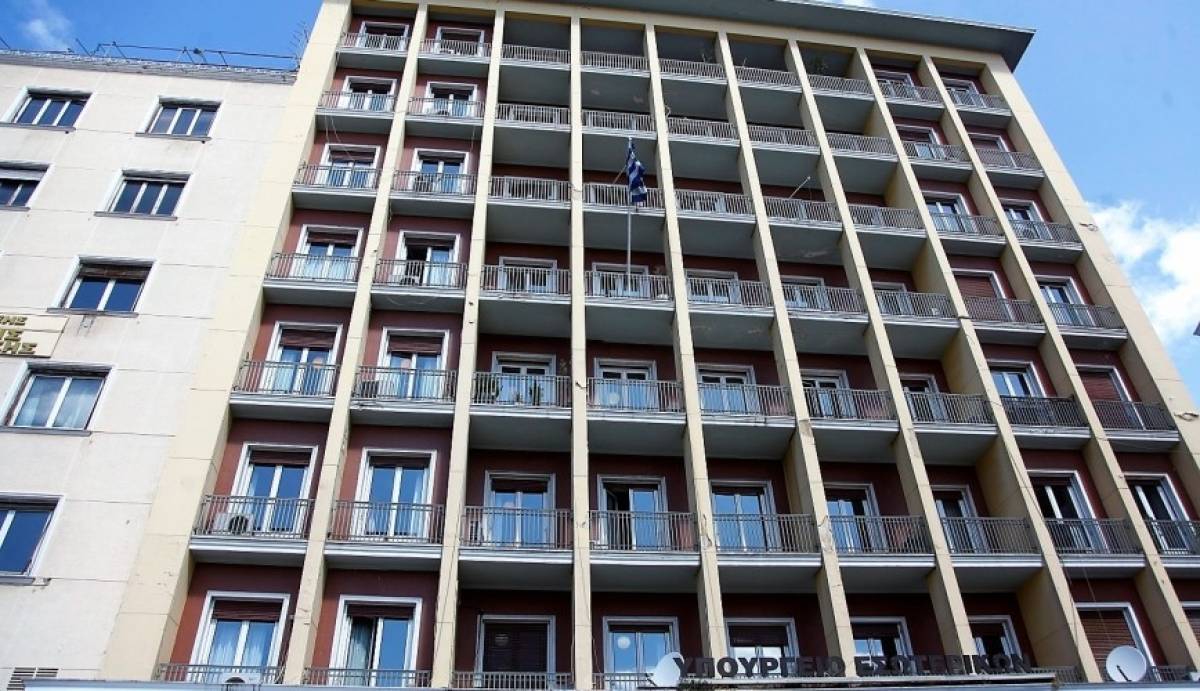 ΥΠΕΣ: Νυχτερινή τροπολογία για προσλήψεις, κινητικότητα, Εθνικό Κήπο και Φιλοπάππου
