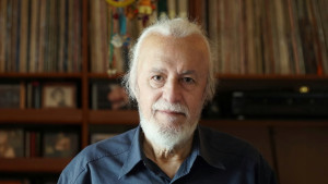 Κηδεία Νότη Μαυρουδή: Χρήματα για μουσικά όργανα αντί στεφάνων