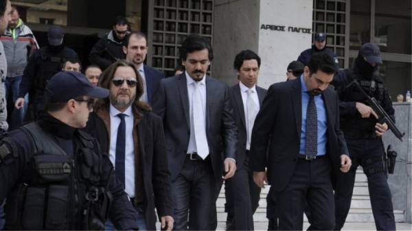 «Ελεύθεροι» οι οκτώ Τούρκοι αξιωματικοί